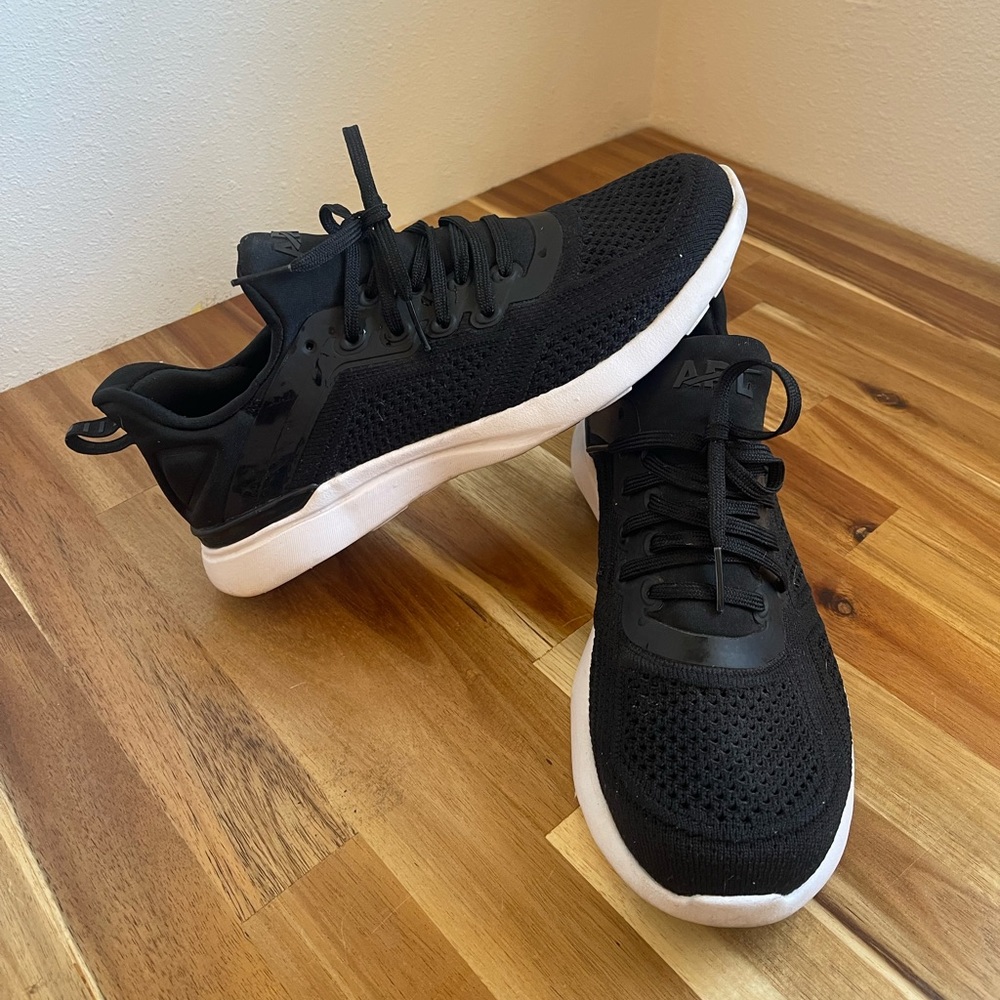 Women’s Black/White APL Athletic Propulsion Labs Techloom Tracers Running Shoes